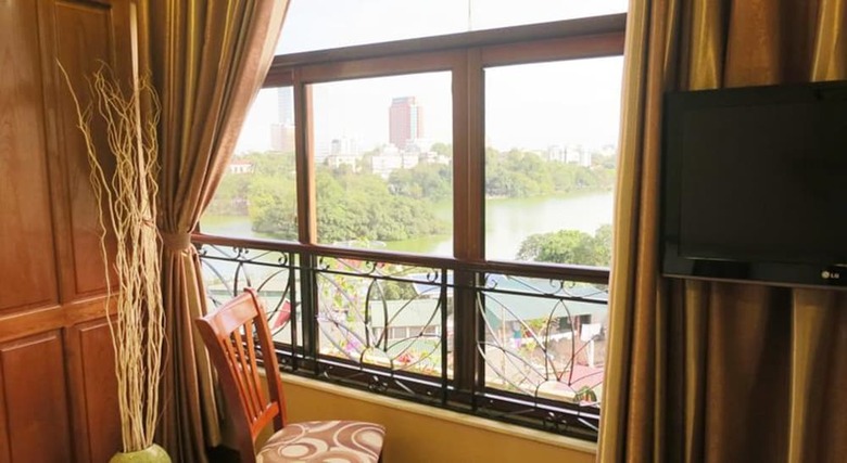 The Artisan Lakeview Hotel