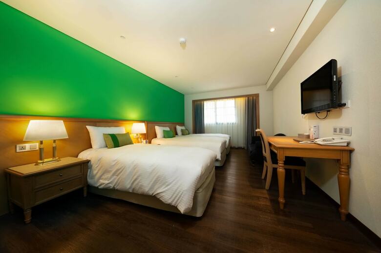 Green World Triplebeds Hotel