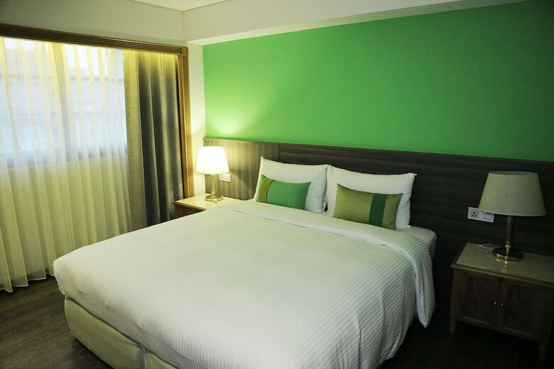 Green World Triplebeds Hotel