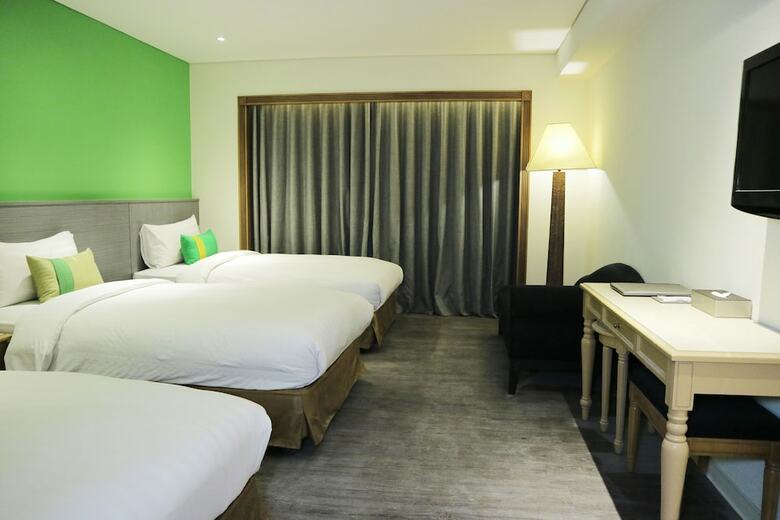 Green World Triplebeds Hotel
