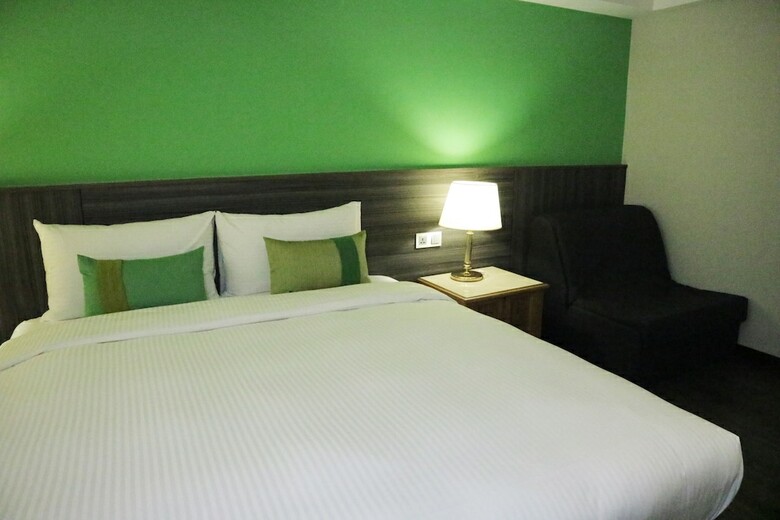 Green World Triplebeds Hotel