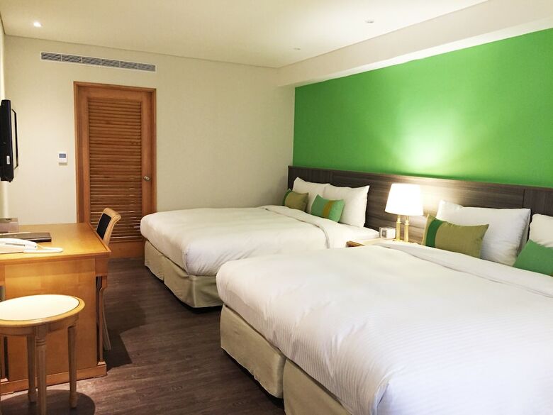 Green World Triplebeds Hotel