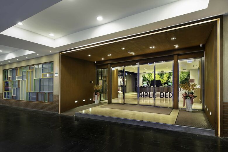 Green World Triplebeds Hotel