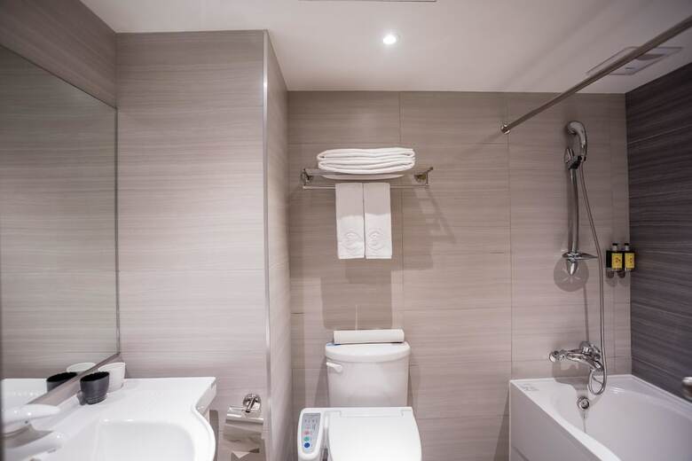 Green World Triplebeds Hotel