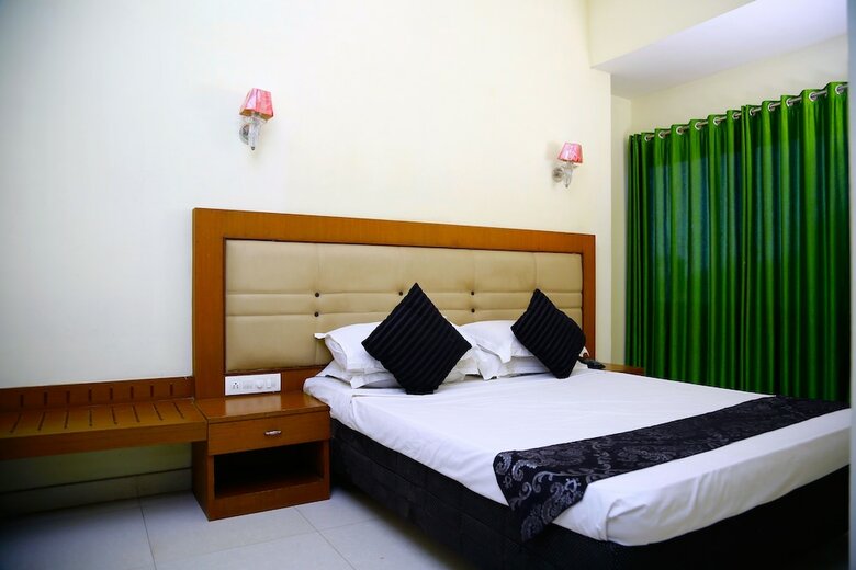 Hotel Green Park Residency