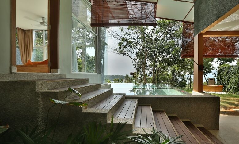 Hotel Ambong Pool Villas