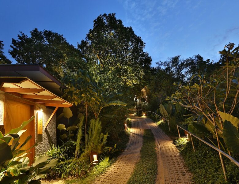 Hotel Ambong Pool Villas