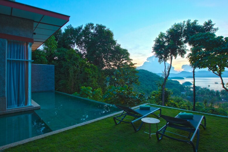 Hotel Ambong Pool Villas