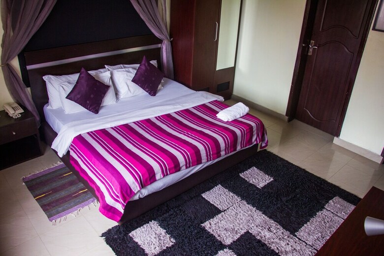 Hotel Bravehearts Courts