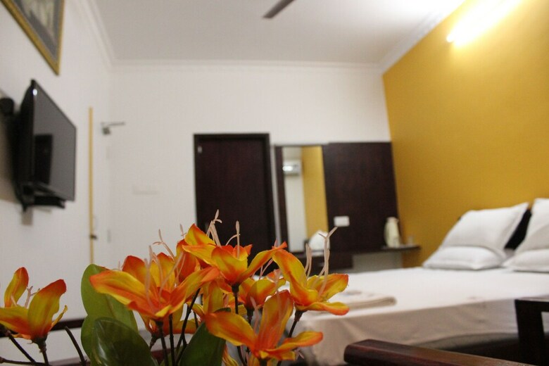 Sri Aarvee Hotels