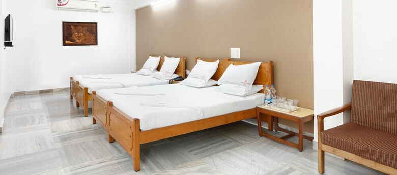 Sri Aarvee Hotels
