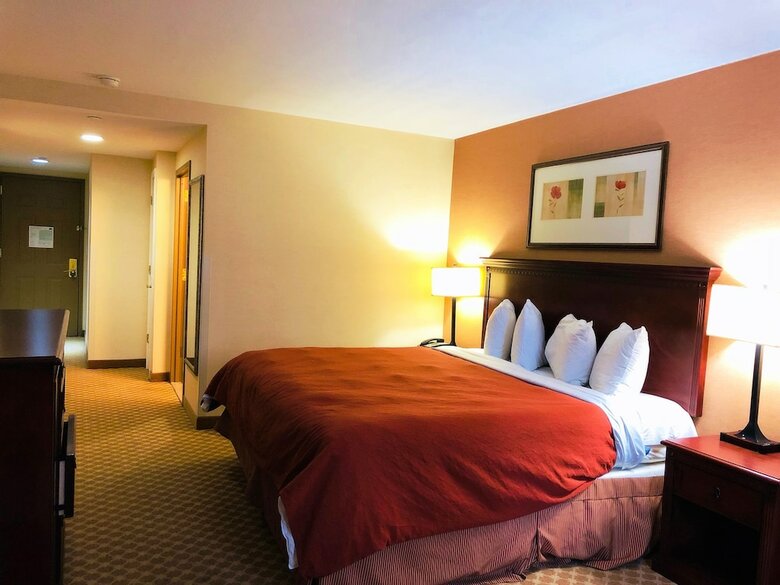 Hotel Queens County Inn & Suites