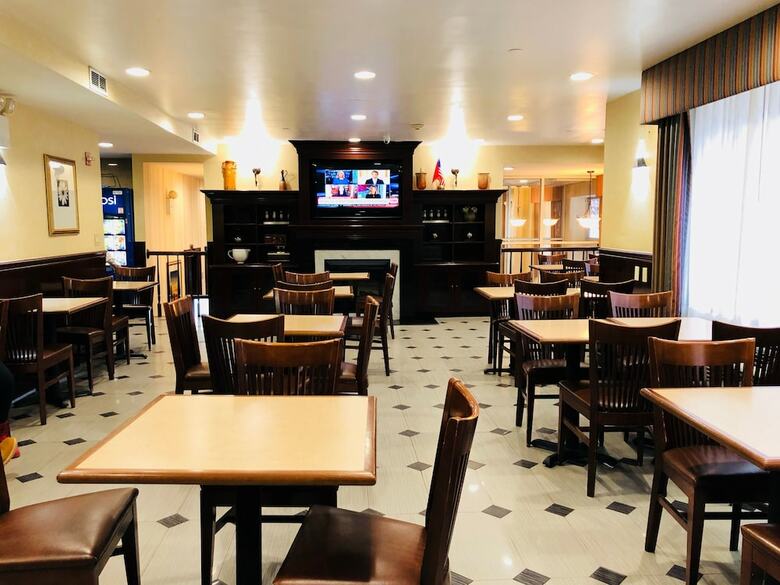 Hotel Queens County Inn & Suites
