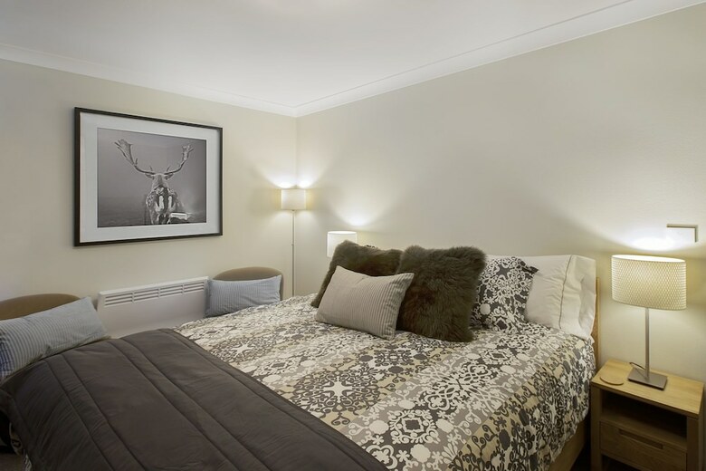 Avalanche 6 - Sophisticated Style & Modern Comfort With A Central Location