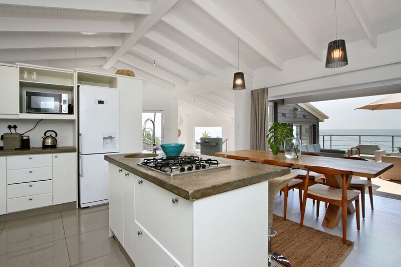 Bungalow On 4th - Three Bedroom House, Sleeps 6