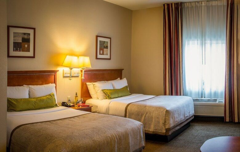 Hotel Candlewood Suites Airport