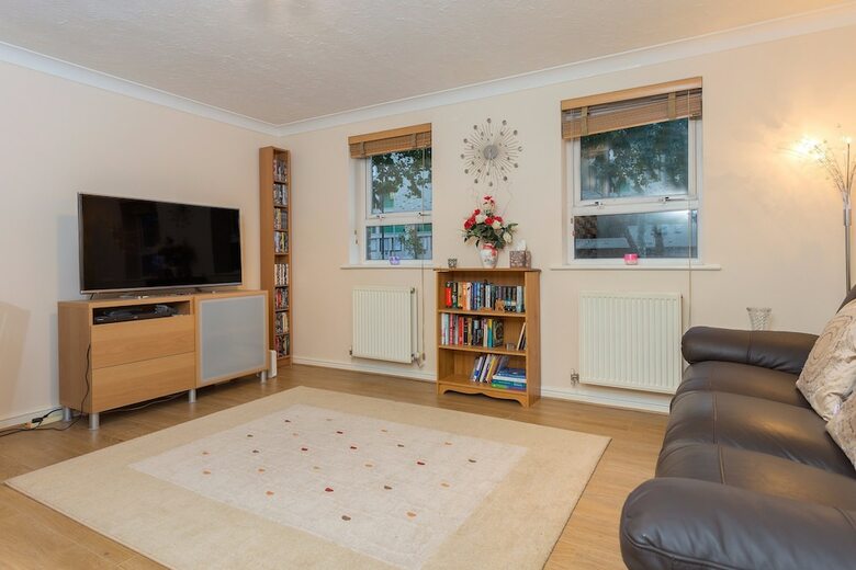 Apartamentos 2 Bedroom Flat 2 Minutes From The River