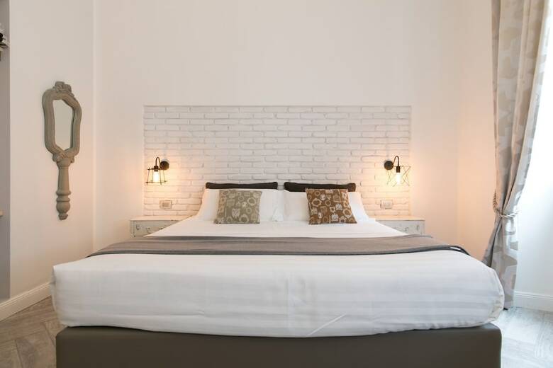Hotel Trevi Contemporary Suite