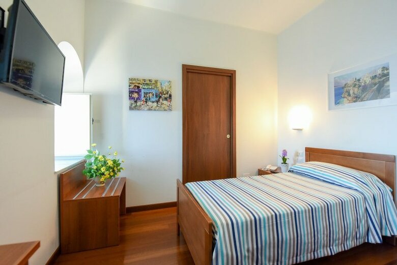 Hotel Villa Crawford - Religious Hospitality
