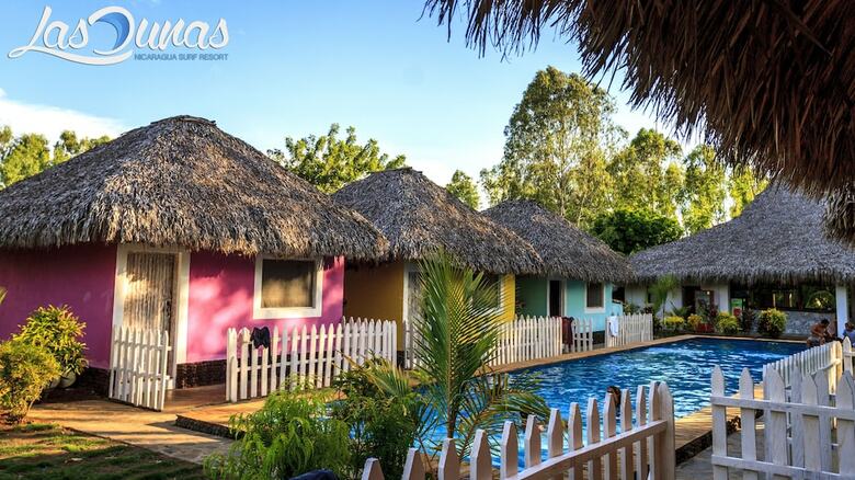 Hostal Las Dunas Surf Resort - Hostel