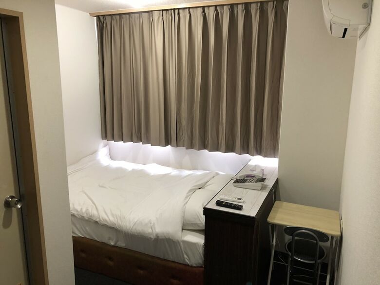 Hostal Business Hotel Tenmonkan Park - Hostel