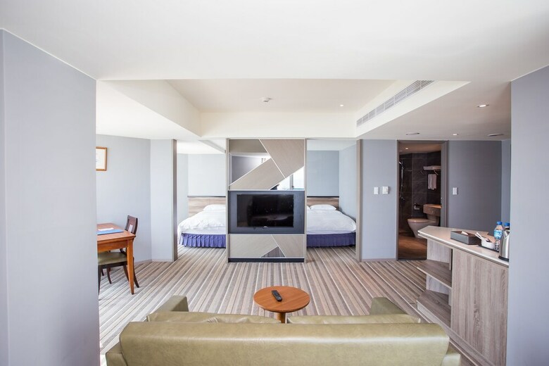 Pacific Hot Spring Hotel Green Bay(Newly Renovated)
