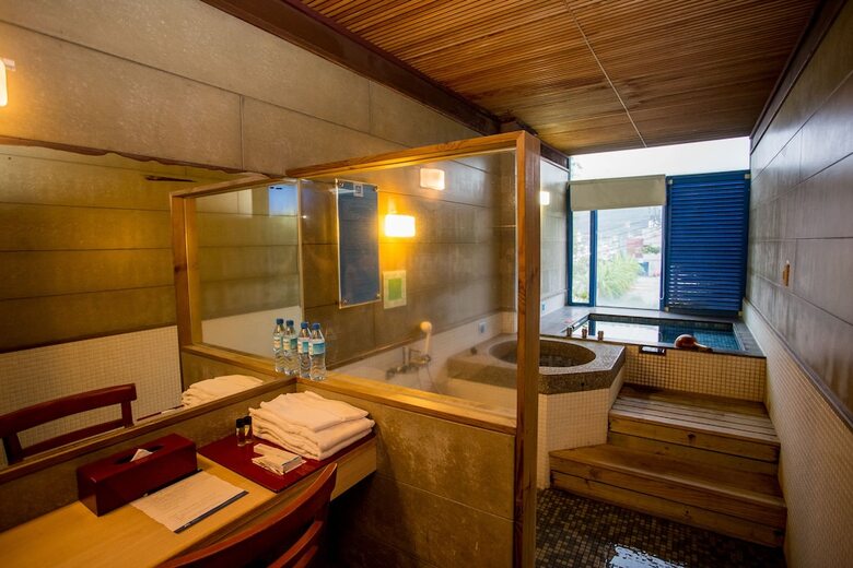 Pacific Hot Spring Hotel Green Bay(Newly Renovated)