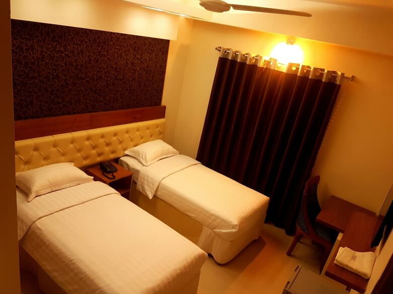 Hotel Lake Wood Residency