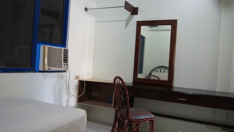 Hostal Sunday Hostel