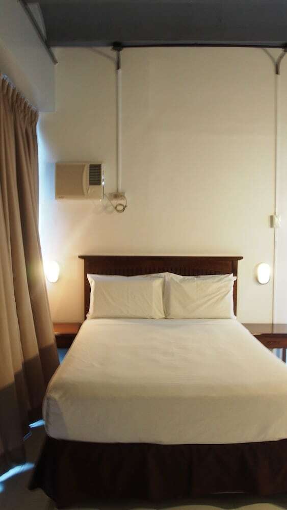 Hostal Sunday Hostel