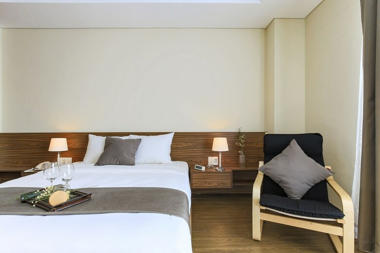 Aurora Serviced Apartments - Adults Only