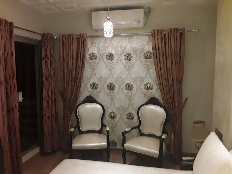 Hotel Luxes Inn