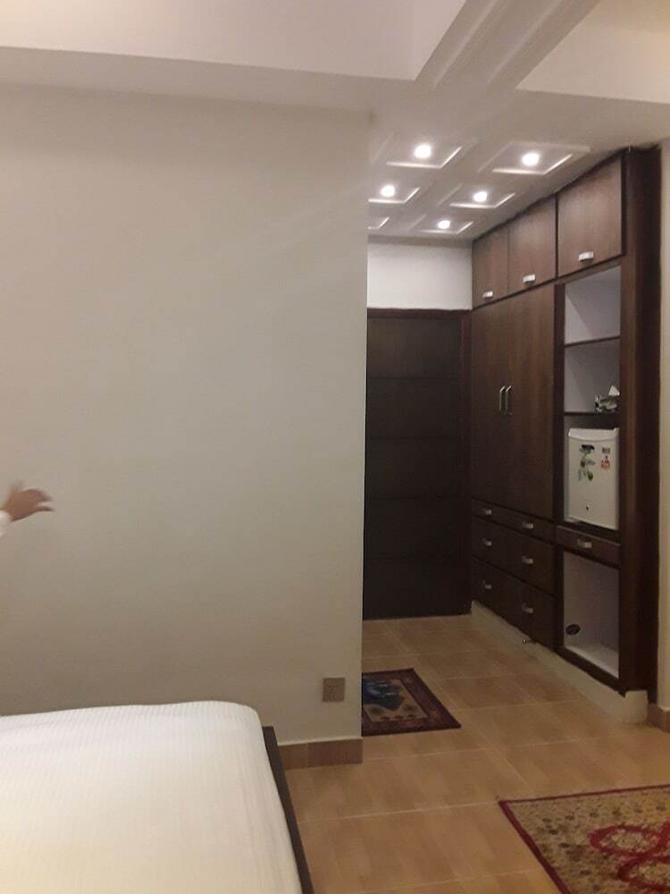 Hotel Luxes Inn