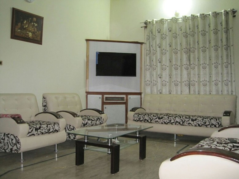 Hotel Luxurious Guest House