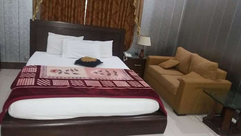 Hotel Larish Residency