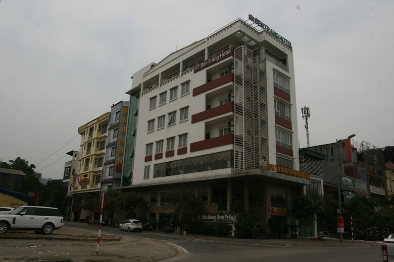 Hotel White Lotus