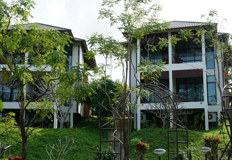 Hotel Bansaeo Garden And Resort
