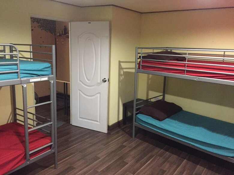Hostal Roi 8 Host