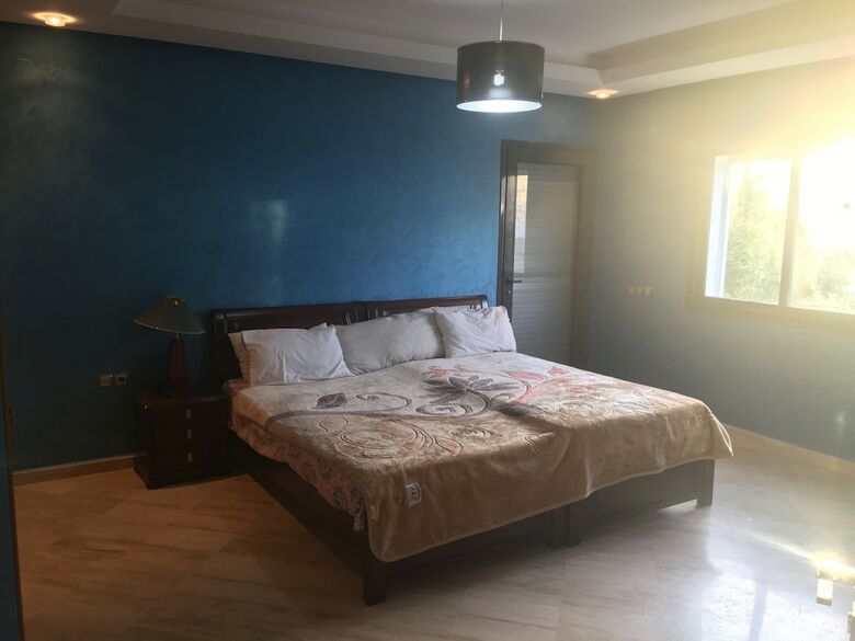 Luxurious 5 Bedrooms Villa Ref Hi51053
