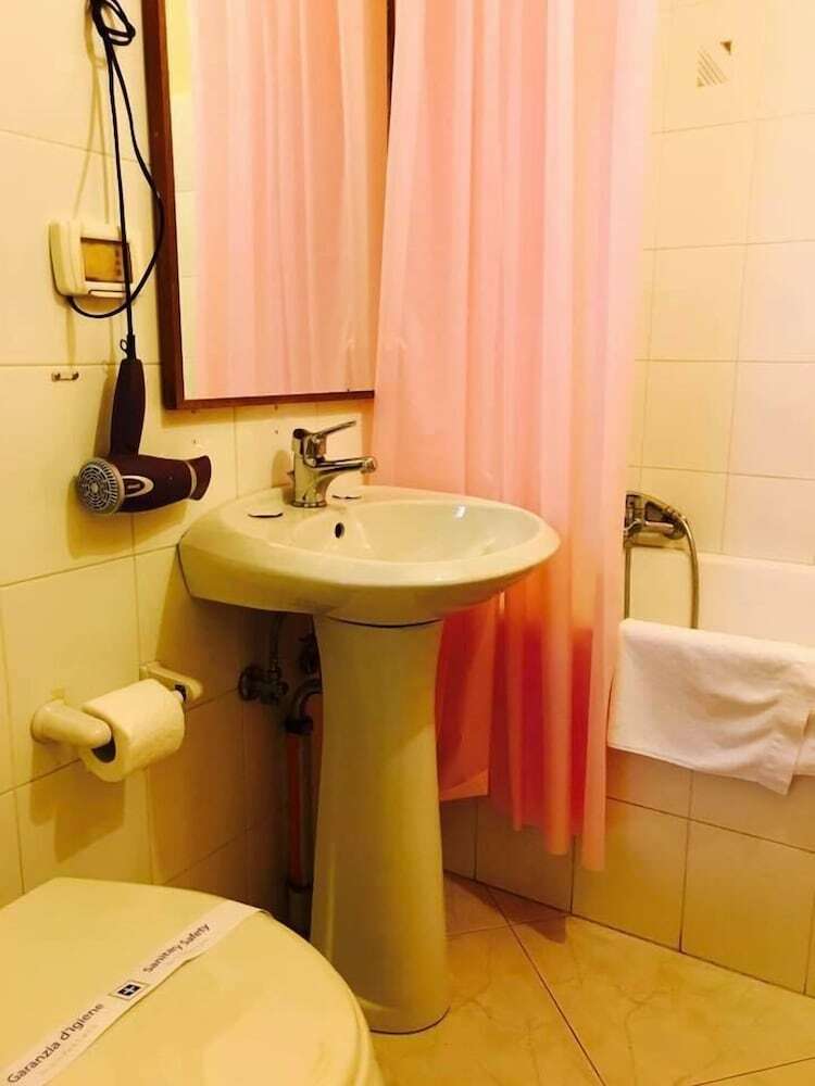 Hotel Room Economy