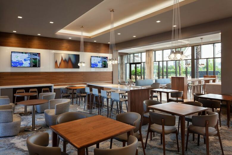 Hotel Springhill Suites By Marriott Orlando At Millenia