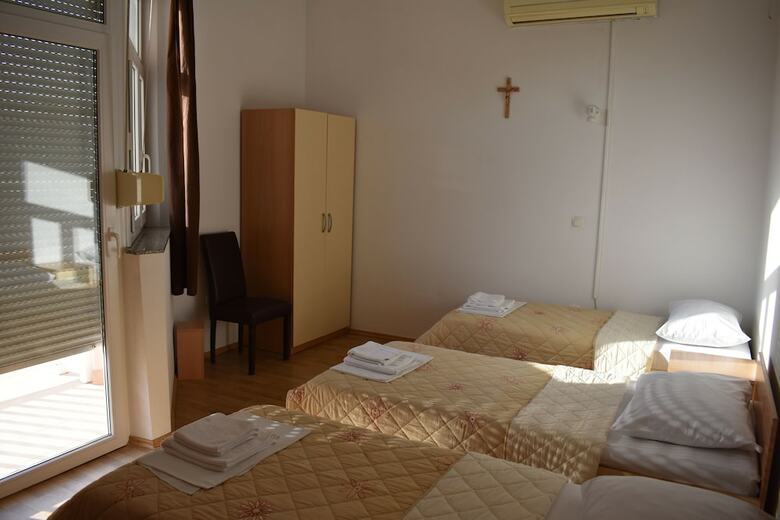Pension Regina Mundi
