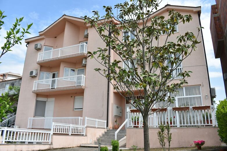 Pension Regina Mundi