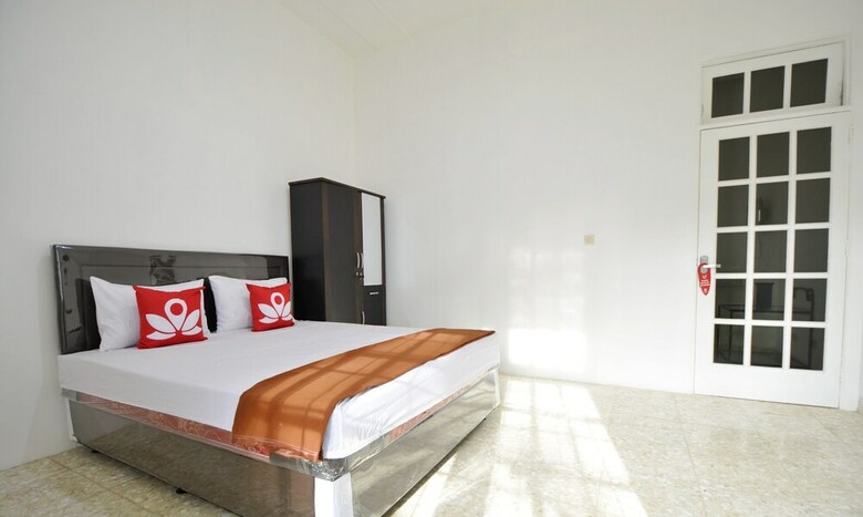Hotel Zen Rooms Kemang G17 Syariah