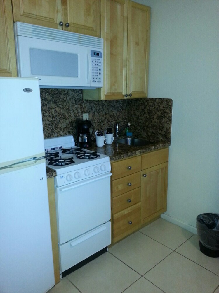 Apartamentos Hollywood Beach Resort- Large Studio Sleeps 4