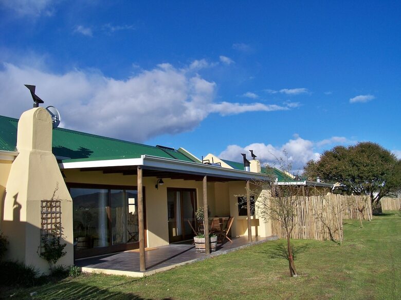 Aparthotel Wild Clover Cottages