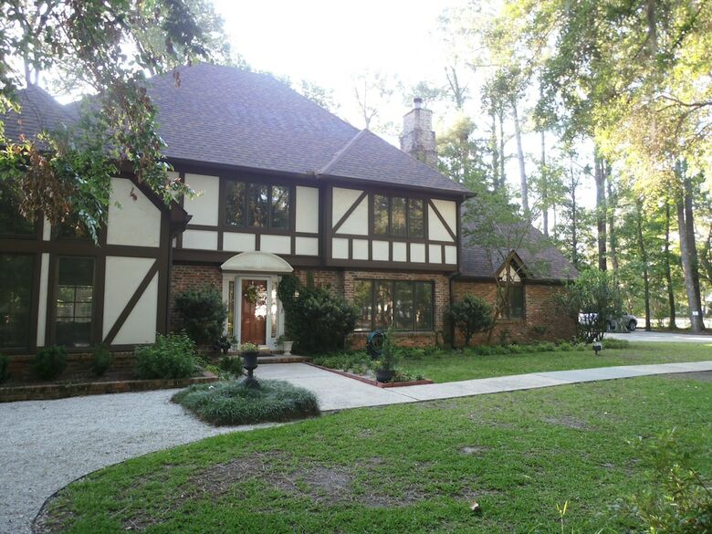 Bed & Breakfast Tudor Oaks Inn