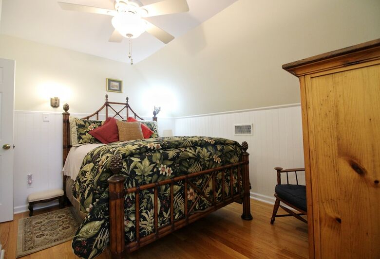 Bed & Breakfast Tudor Oaks Inn