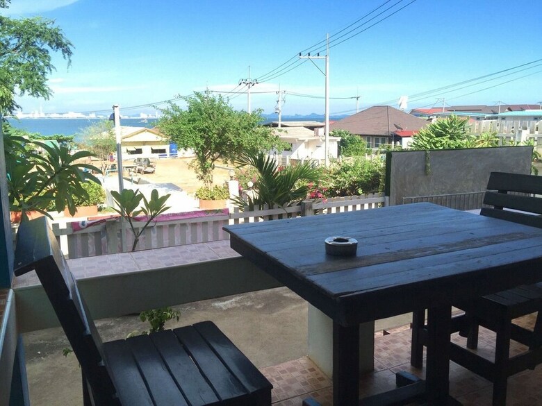Hotel Insook Ko Larn Guesthouse