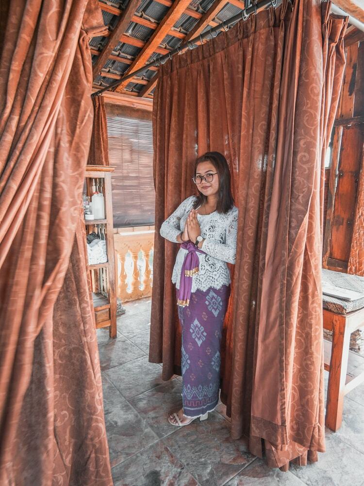 Bed & Breakfast Lovina Palace
